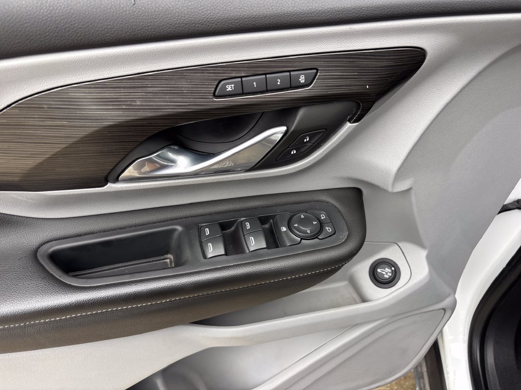 Used 2022 GMC Terrain SLT w/ Tech Package FWD image 16