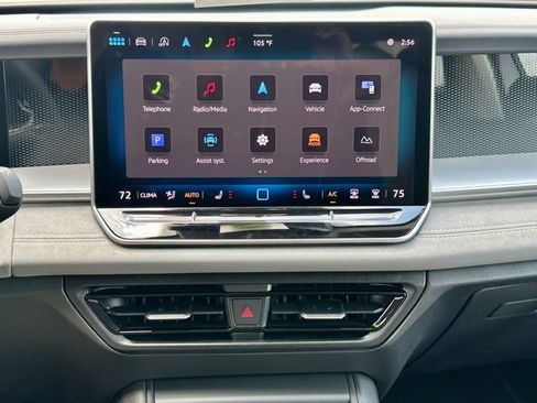 New 2025 Volkswagen Tiguan SE image 22