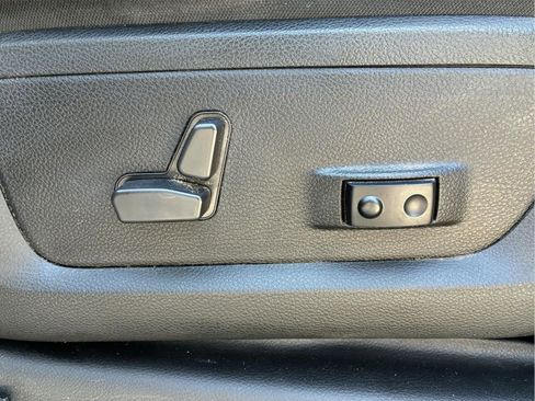 Used 2022 RAM 2500 Big Horn w/ Night Edition AWD/4WD image 13