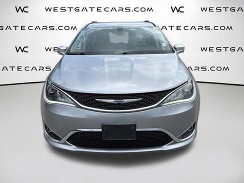 Used 2019 Chrysler Pacifica Limited FWD image 2