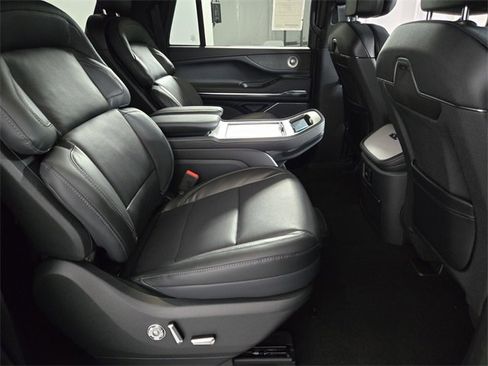 New 2025 Lincoln Navigator L Reserve w/ Jet Appearance Package image 19