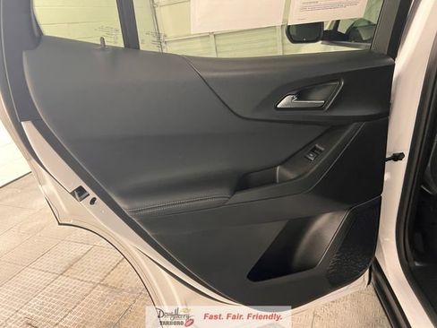 Used 2025 Chevrolet Equinox LT FWD image 32