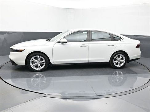 Used 2023 Honda Accord LX image 2