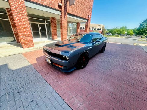Used 2018 Dodge Challenger SRT Hellcat RWD image 3