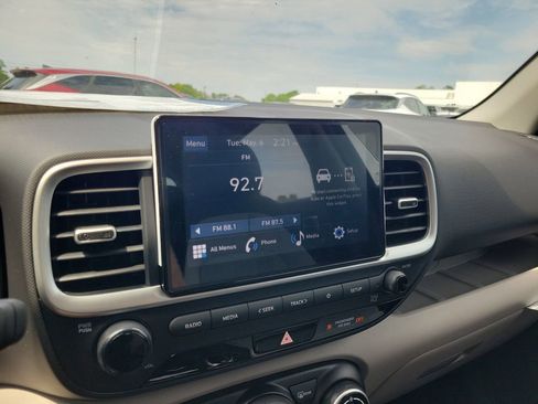 Used 2025 Hyundai Venue SEL FWD image 21