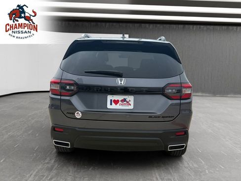 Used 2025 Honda Pilot Black Edition image 4