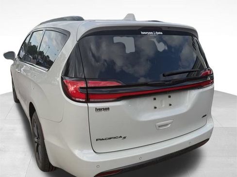 Used 2021 Chrysler Pacifica Touring-L w/ S Appearance Package AWD/4WD image 6