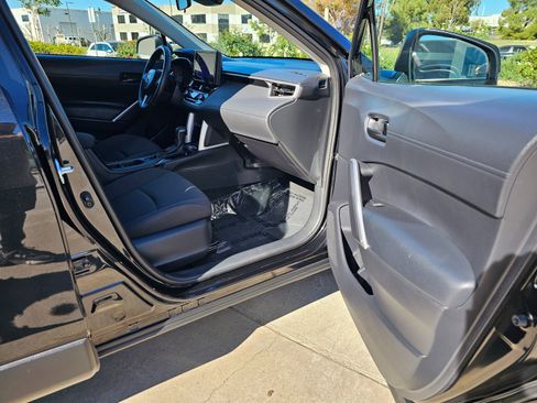 Used 2024 Toyota Corolla Cross LE image 30