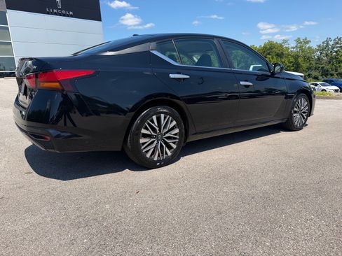 Used 2024 Nissan Altima 2.5 SV FWD image 18