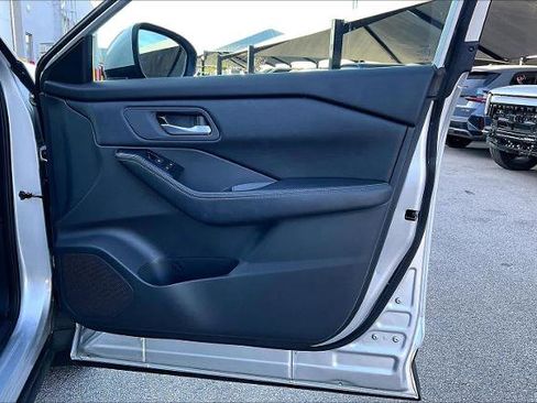 Certified 2025 Nissan Rogue SV image 21