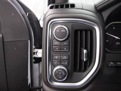 Used 2022 GMC Sierra 3500 Denali w/ Denali Ultimate Package image 23