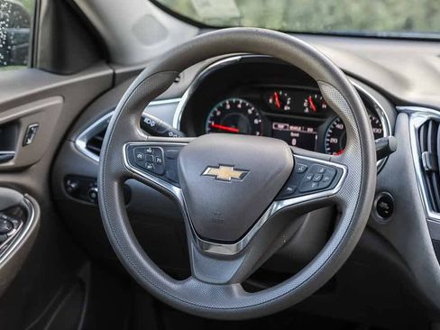 Used 2021 Chevrolet Malibu LT image 12