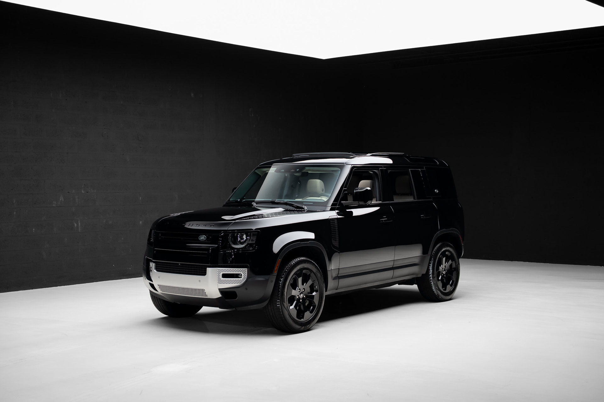 Used 2024 Land Rover Defender 110 S AWD/4WD image 4