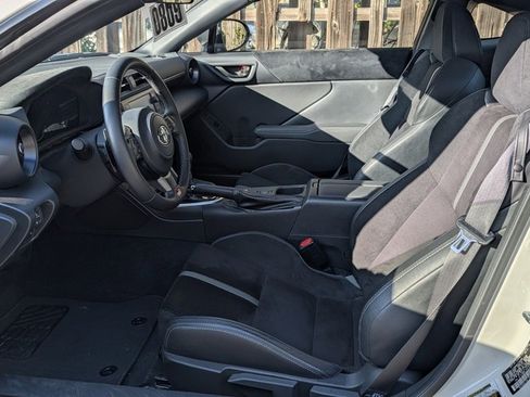 Used 2023 Toyota GR86 Premium image 6