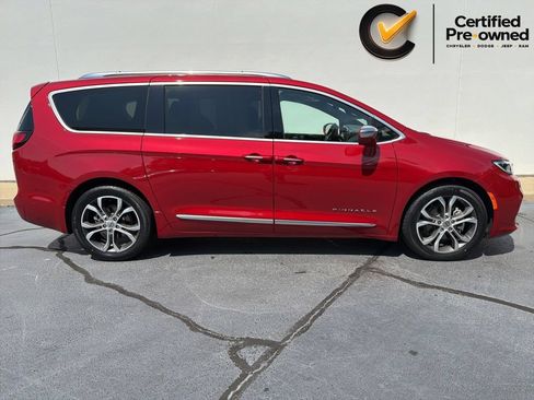 Used 2024 Chrysler Pacifica Pinnacle w/ Trailer Tow Group FWD image 4