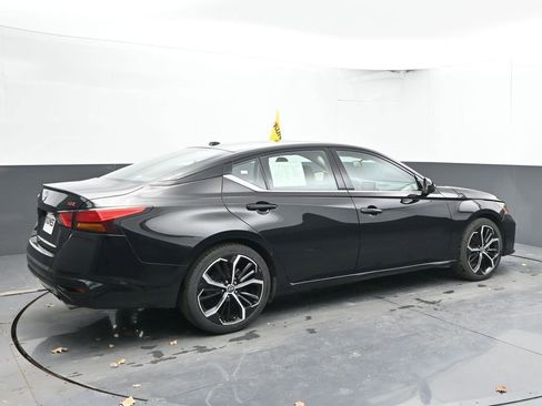 Used 2024 Nissan Altima 2.5 SR image 11
