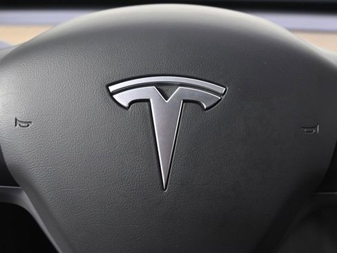 Used 2023 Tesla Model Y Long Range image 33