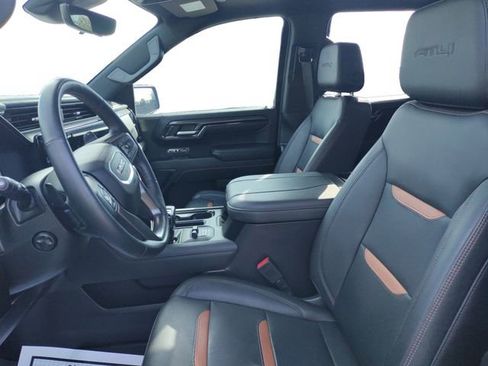 Used 2024 GMC Sierra 1500 AT4 w/ Technology Package image 9