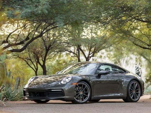 Used 2020 Porsche 911 Carrera 4S w/ Sport Package image 4