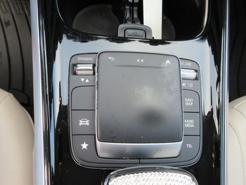 Used 2022 Mercedes-Benz GLB 250 4MATIC image 53