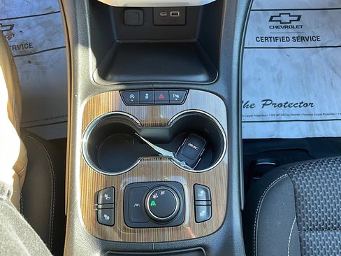 Used 2023 GMC Acadia SLE w/ Driver Convenience Package image 12