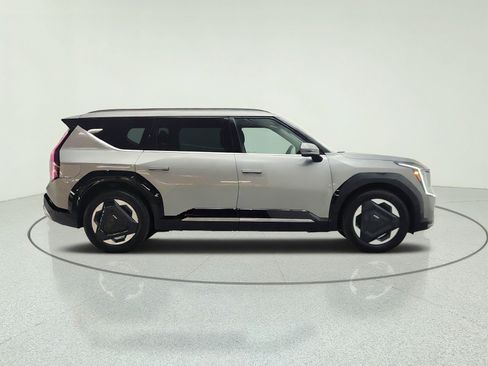 Used 2024 Kia EV9 Land AWD/4WD image 4