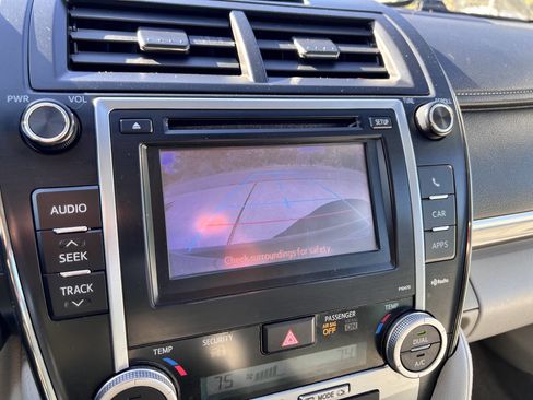 Used 2013 Toyota Camry LE image 31