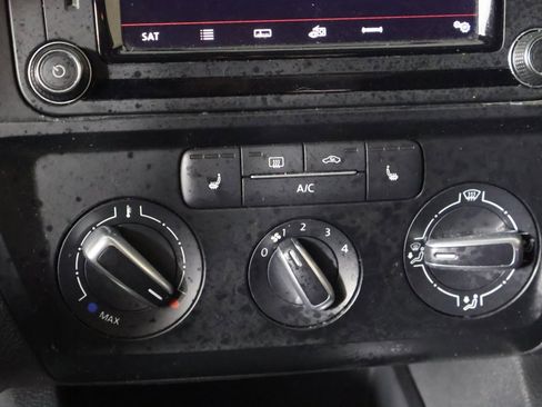 Used 2017 Volkswagen Jetta SE image 42