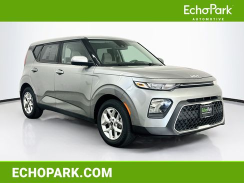 Used 2022 Kia Soul LX w/ Technology Package FWD image 1