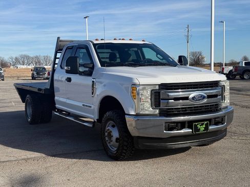 Used 2017 Ford F350 XLT image 3