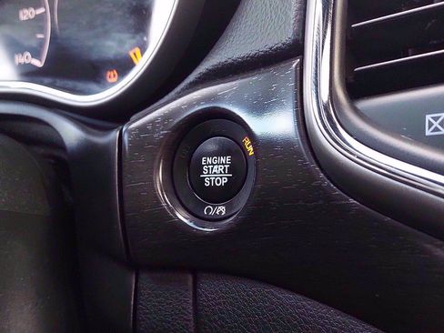 Used 2018 Jeep Grand Cherokee Altitude AWD/4WD image 23