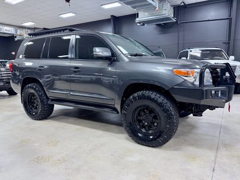 Used 2014 Toyota Land Cruiser image 8