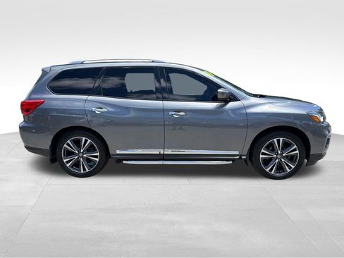 Used 2019 Nissan Pathfinder Platinum FWD image 9