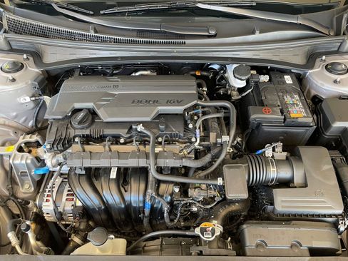 Used 2025 Hyundai Elantra SEL image 29