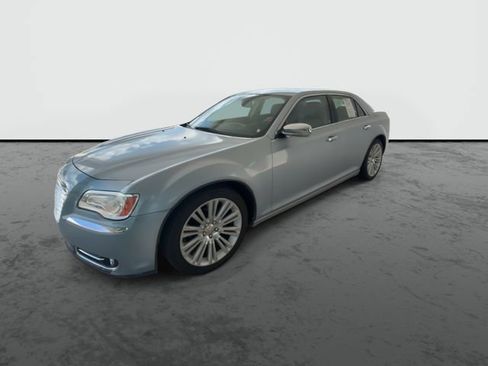 Used 2013 Chrysler 300 C RWD image 4