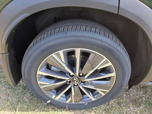 New 2027 INFINITI QX60 Luxe w/ Family Package FWD image 19