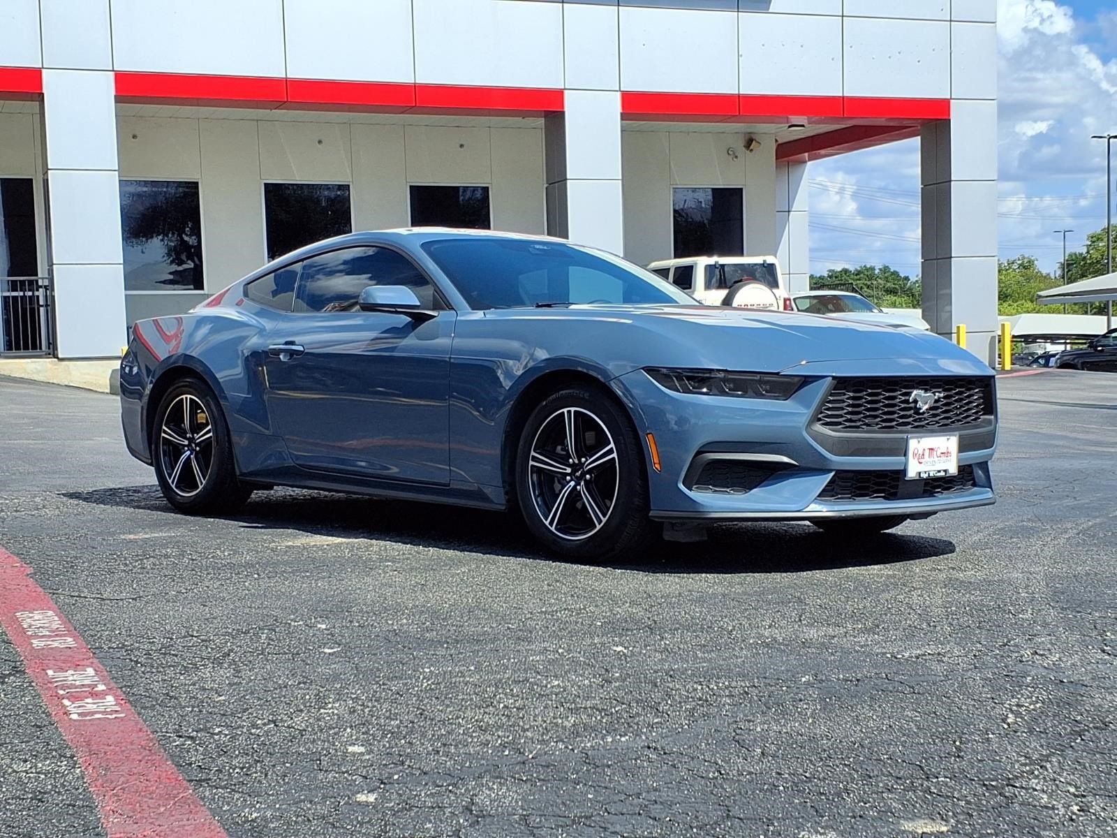 Used 2025 Ford Mustang Coupe RWD image 4