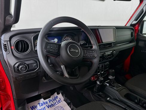 Used 2025 Jeep Wrangler Unlimited Rubicon image 9