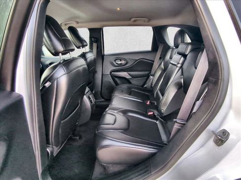 Used 2019 Jeep Cherokee Latitude Plus image 17