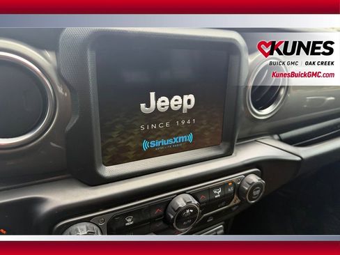 Used 2021 Jeep Wrangler Unlimited Sahara w/ Uconnect 4C Nav & Sound Group AWD/4WD image 17