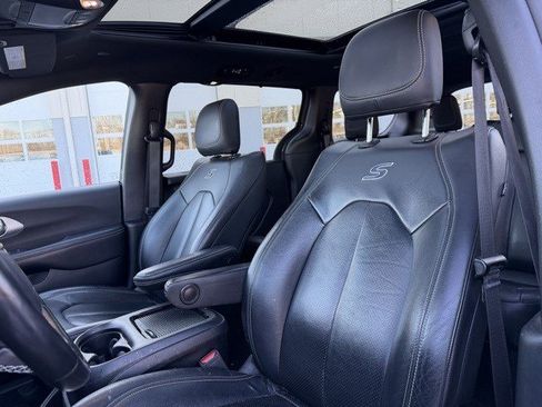 Used 2021 Chrysler Pacifica Touring-L w/ Premium & Safety Sphere Group image 13