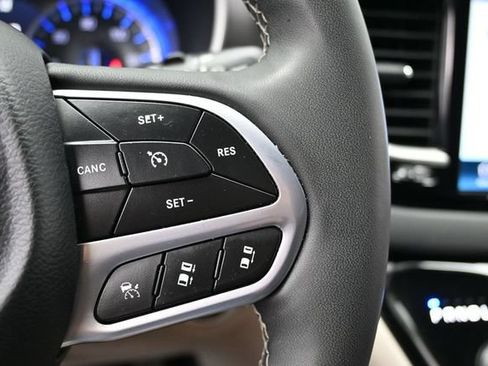 Certified 2023 Chrysler Pacifica Touring-L FWD image 31