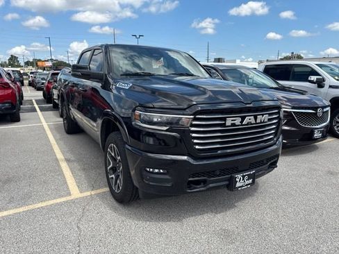 Used 2025 RAM 1500 Laramie AWD/4WD image 6