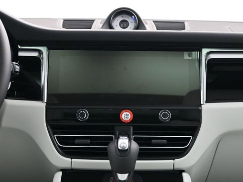 New 2026 Porsche Macan image 11