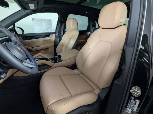 New 2026 Porsche Cayenne AWD/4WD image 5