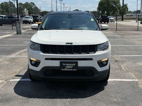 Used 2019 Jeep Compass Latitude FWD image 2