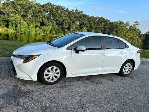 Used 2021 Toyota Corolla L FWD image 2