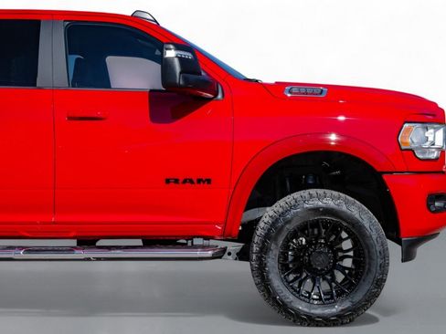 Used 2024 RAM 2500 Big Horn w/ Sport Appearance Package image 8