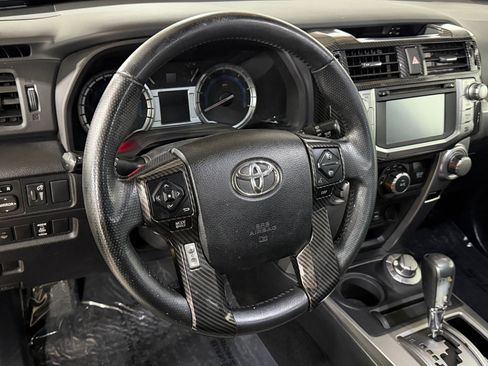Used 2015 Toyota 4Runner SR5 AWD/4WD image 4