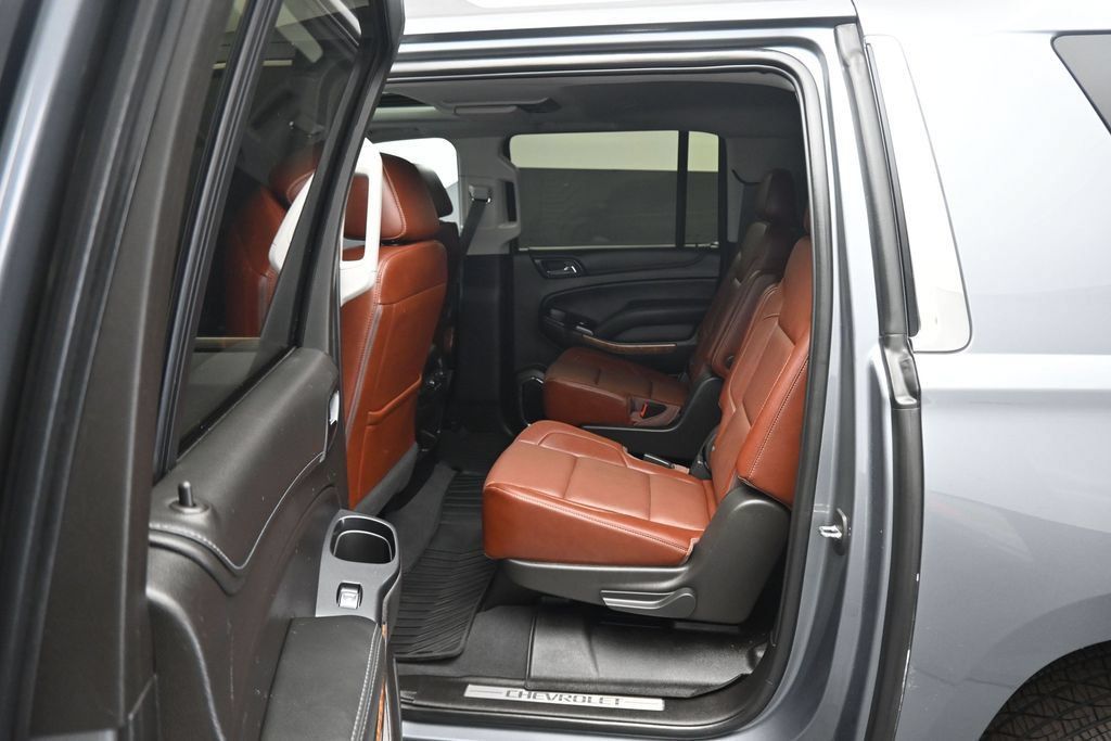 Used 2019 Chevrolet Suburban Premier w/ Premier Plus Edition AWD/4WD image 31